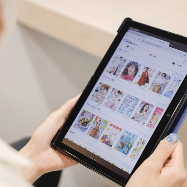 全席にタブレット完備.カラーやパーマの合間にこだわりのドリンクサービスがございます|NERIE 銀座