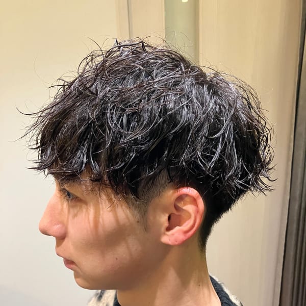 立体感◎【ナチュラルウェーブパーマ】ヘア全体のボリューム感もアップして、スタイルがキマル！！|men's hair salon clarens