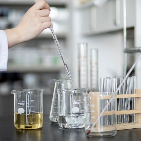 当店DAFはダメージの原因であるカラーやパーマ時に、毛髪内部に残る薬剤の残留処理も忘れません|HAIRDRESSERS DAF