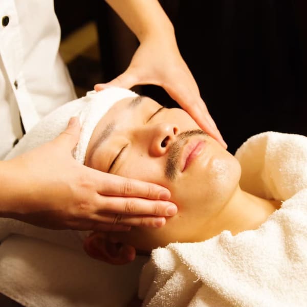 【人気NO.1 小顔効果抜群！メンズには珍しい痛気持ちいいスッキリできるフェイスマッサージ】|HIROGINZA 恵比寿店【ヒロ銀座】渋谷中目黒代官山広尾