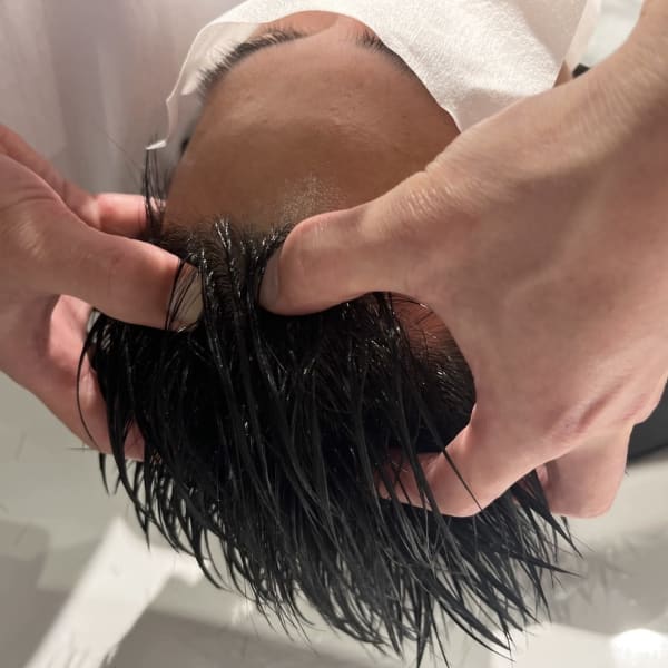 《頭の疲れをほぐすヘッドスパ》グググッと頭皮をもみほぐすヘッドスパで血流改善♪疲れもスッキリ！！|EMEN