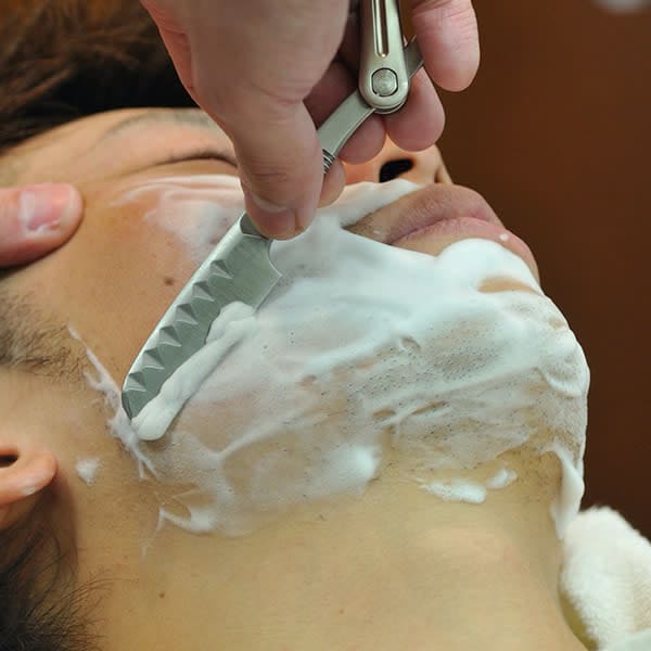 顔剃りの事なら理容室へ！理容室ならではの本格的シェービングをご堪能ください！【麻布十番】|K-STYLE HAIR STUDIO麻布十番店