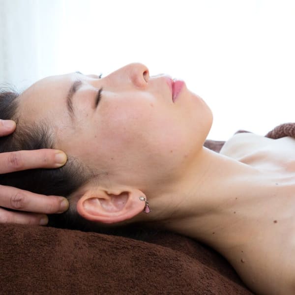 ◆背中&ヘッドスパ◇プレミアム◆背中アロマリンパと後頭部から前部のヘッド 50分 5800円|エステプライムローズ相模大野