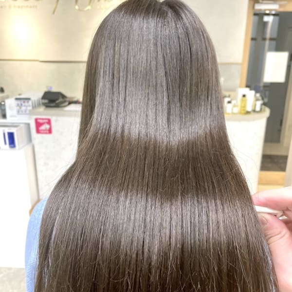 《縮毛矯正とは思えないほど自然に☆"KAREN式弱アルカリ縮毛矯正"を使用し理想の髪質に改善♪》|KAREN & ECLART 大宮【髪質改善 個室サロン】