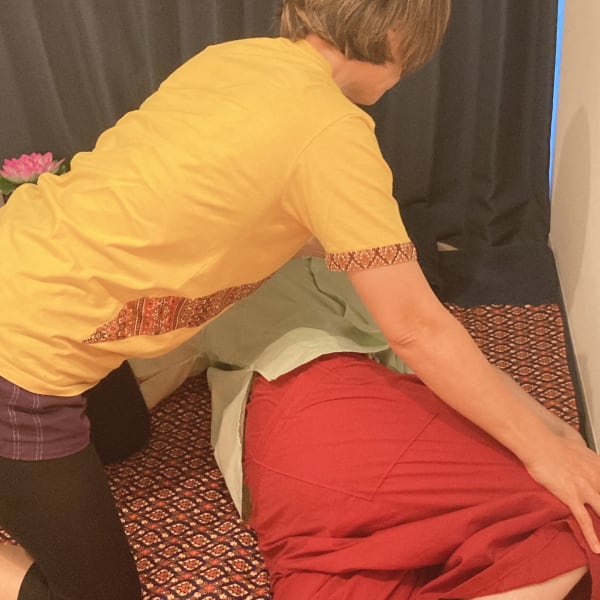 首・肩のつらさを改善したい|タイ古式マッサージ ミン ロッブリー