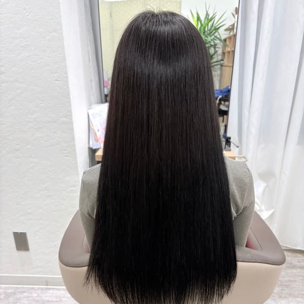 スタイリストが最初から最後まですべてを担当するマンツーマン制を導入しています。|u'i by first北四番丁