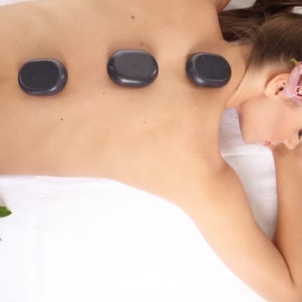 【ホットストーンてなに？ 】 重い凝りやストレス、冷えにお悩みの方へ|ドライヘッド＆アロマの専門店 Cocorun