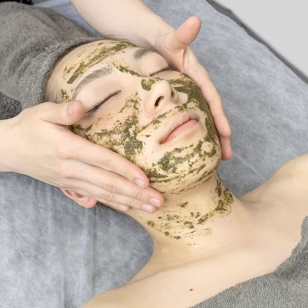 大人気!ハーブピーリングでつるつるたまご肌に♪|【痩身小顔専門サロン】 DR.VISEA 恵比寿店