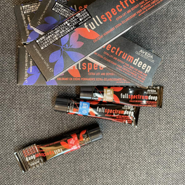 AVEDA 自然界がみちびく神秘のカラー。 ツヤと深みのある髪へ。【ヴィーガンカラー】|DiO