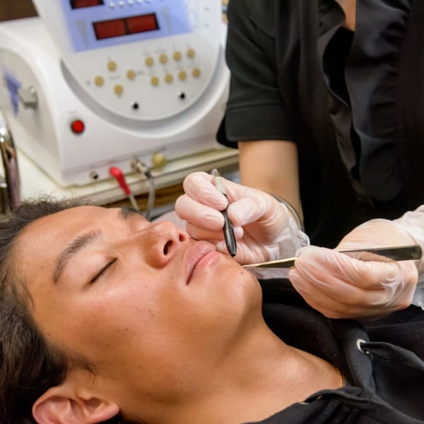 【美容電気脱毛】光脱毛や医療脱毛でまた生えてきてしまった！白髪を脱毛したい！それなら迷わず電気脱毛♪|トータルメンズエステ KING