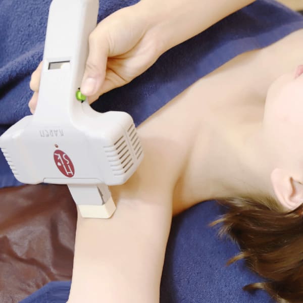 福岡で脱毛デビューにオススメのサロン|OCEAN BLUE 福岡店