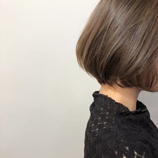 《ヘアケアメニューあり♪》厳選トリートメントで潤いあふれるツヤツヤな髪へと仕上げます♪|4H＋