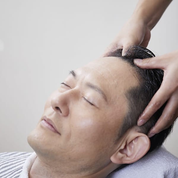 《頭の疲れをほぐす》ヘッドスパが自慢！癒し効果も◎くつろぎの時間をご提供いたします☆彡|MEN'S WILL by SVENSON 岡山スタジオ