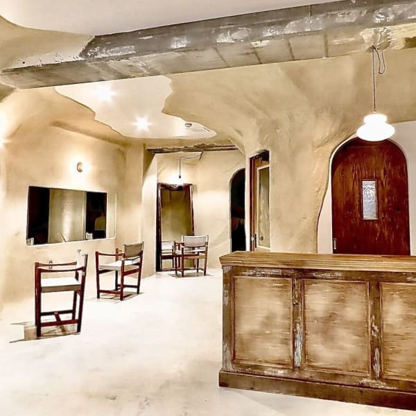 非日常が味わえる洞窟のような落ち着いた店内が自慢なサロン♪|fue’