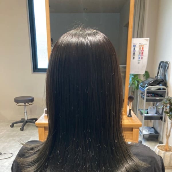 《うねりのない美髪へ》経験豊富で確かな知識とこだわりの薬剤でツヤとハリのある真っ直ぐキレイな美髪に☆|Leaf Hair