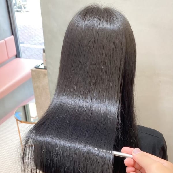 クセやパサつきも縮毛矯正でふわっと自然な仕上がり。まとまりやすく、扱いやすいしなやかな髪に。|Lond Loire 門前仲町【ロンド ロワール】