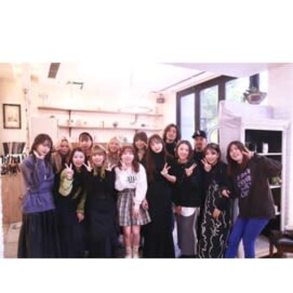 女性スタイリストが多い|FLEAR 大橋本店