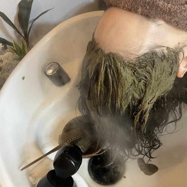 インド直輸入!こだわりの天然ハーブを使ったヘッドスパ|THREE hair salon