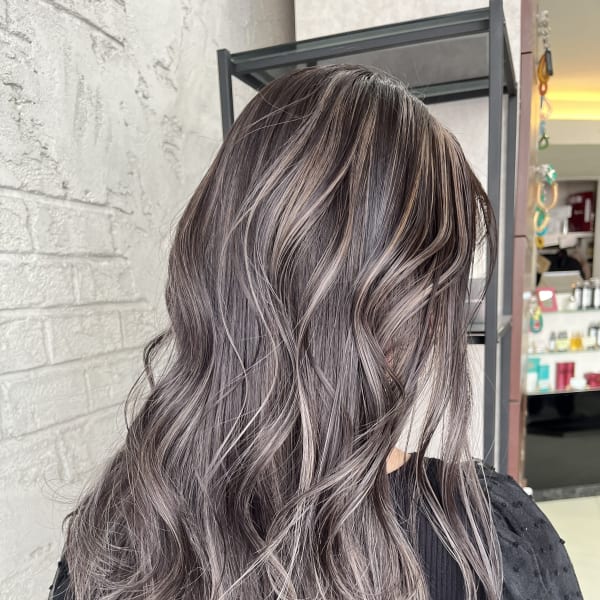 脱白髪染め！！白髪を活かした白髪ぼかしハイライト★おしゃれヘアに変えてカラーを楽しみましょう！|prize 池袋【プライズ】池袋西口店