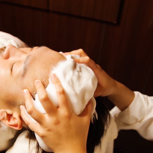 日頃の疲れを癒やす極上ヘッドスパ!眼精疲労や頭痛に効果的!/ヒロ銀座/理容室/メンズ|ヒロ銀座名駅西口店