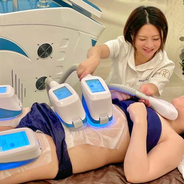同時4箇所可能な【脂肪冷却】クリニック同様の大型マシンは脂肪を破壊して排出するからリバウンド無し！|小顔ハイリフ ハーブピーリング 脱毛【スペチアーレ夙川】西宮