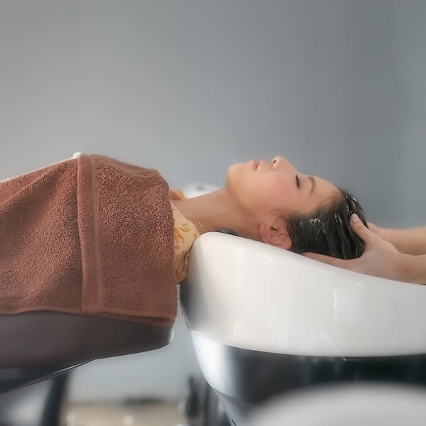 ◇フルフラットベッド型シャンプー台『YUMEシャンプー』で夢心地◇|髪質改善ミルボンAujuaオージュア認定サロン THETA坂戸北口店