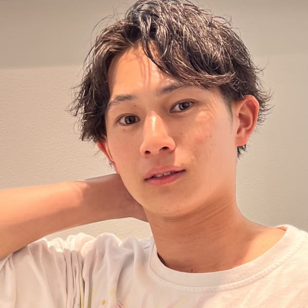ビジネスマンにも人気のナチュラルな《ニュアンスパーマ》で、爽やかなスタイル◎[メンズパーマ]|SOHO NEW YORK GINZA