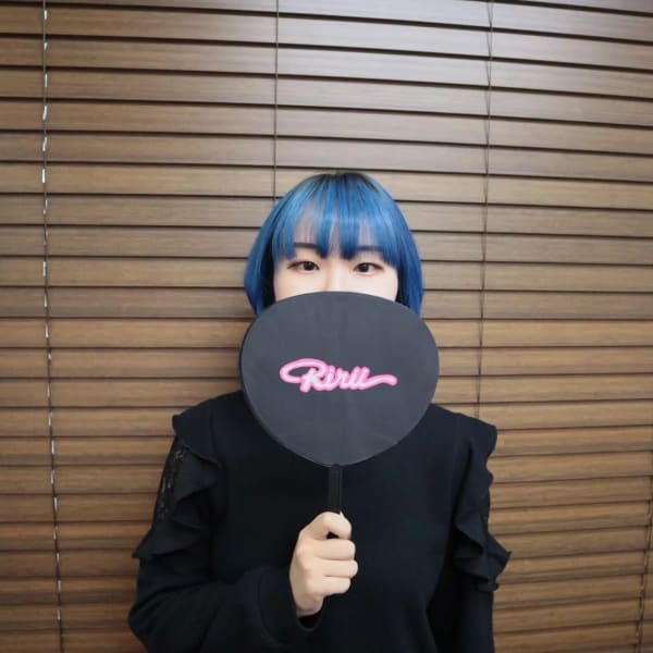 MANICPANICで、ブルーグラデーション&髪質改善トリートメント |リリー美容室