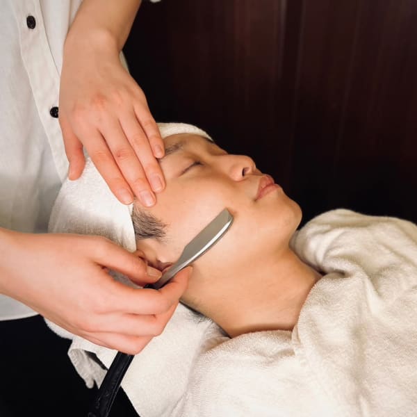 【理容室でプロの最高に気持ちいいお顔そりをご堪能下さい】【ヒロ銀座】|HIRO GINZA 池袋 サンシャイン通り店