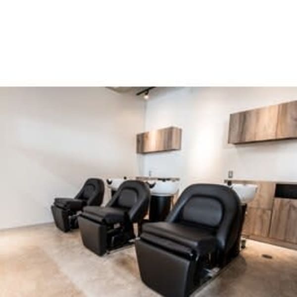 ★首に負担のかからない、フルフラットのシャンプー台を導入★|EIGHT hakata 博多店