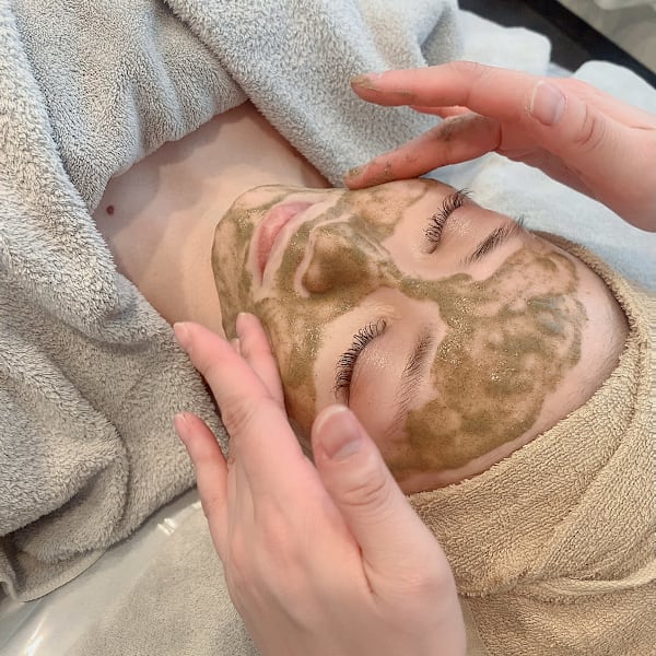 繰り返すニキビ ケア🌿ハーブピーリング🌿毛穴のザラつきクリア✴︎透明感UP⤴︎ |メディカルハーブサロン香嬉琉