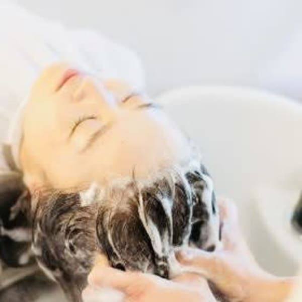 お肌も髪もいつまでも若々しいし艶やかに|美容室コーラル