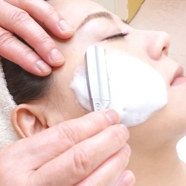 いま話題のレディースシェービング。お顔剃りで変わる!凄上げ実感 60分¥3,800|リリアンナ シェービング&エステ