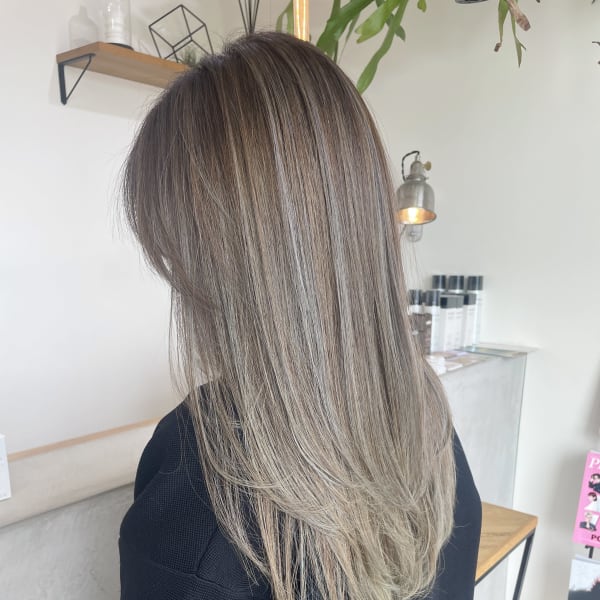 うるツヤになれる厳選トリートメントが自慢のサロン|ARBRE hair&make