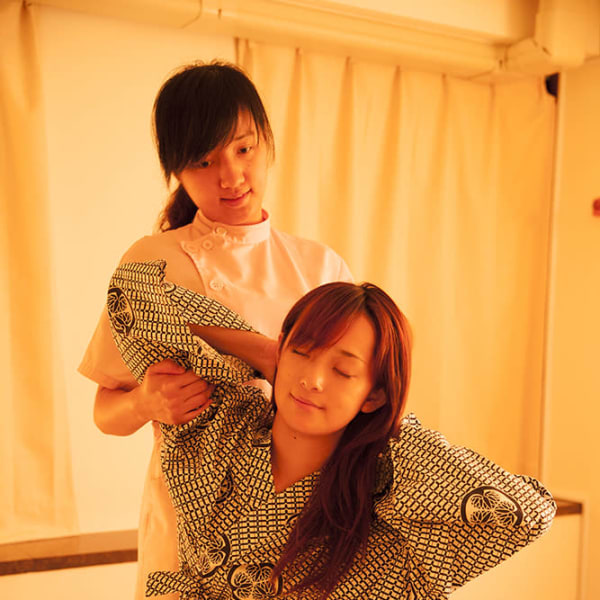 満足全身もみほぐし♪首,肩,腰,脚,頭など幅広い施術箇所にオーダーメイドでアプローチ！|満足（まんぞく）