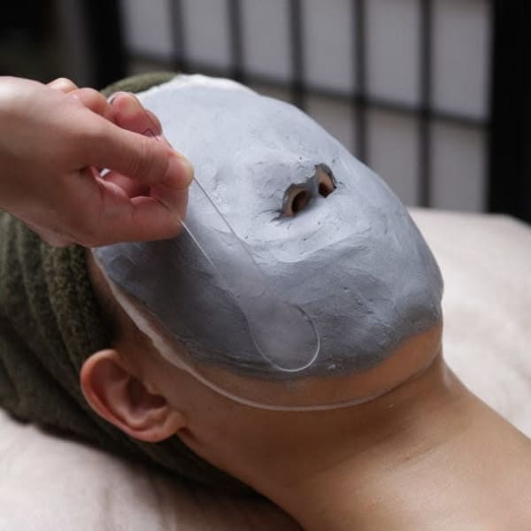 スペシャルフェイシャルは、エイジングケアと美白ケアが選べます。|トータルリラクゼーションKIWAMI