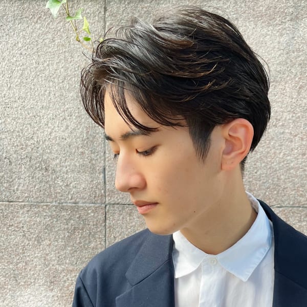 メンズパーマから眉カットまで幅広く対応し,ON/OFFキマるスタイルをご提供！頭皮ケアも◎|La Luce