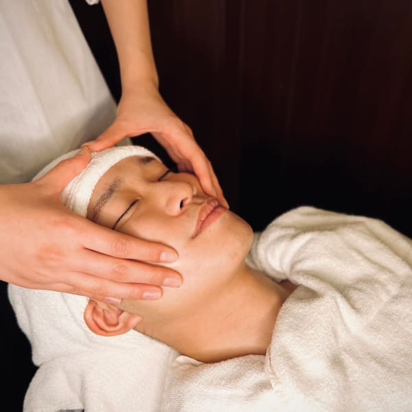 [小顔効果] メンズでは珍しい痛気持ちいいフェイシャルマッサージ　|ヒロ銀座バーバーショップ大阪本店