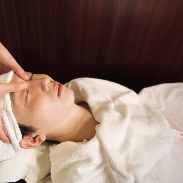 顔のマッサージ！目の疲れ顔のたるみにききます！【ヒロ銀座】|HIRO GINZA 池袋 サンシャイン通り店