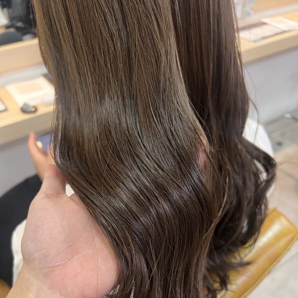 うるツヤになれる厳選トリートメントが自慢のサロン|アンフレール