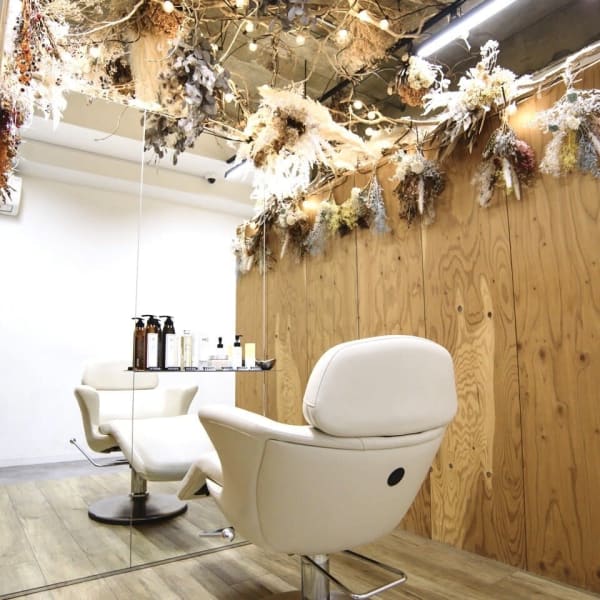 リラックスできる個室ありサロン|S.i ハイライト・ブリーチ・トリートメント・髪質改善