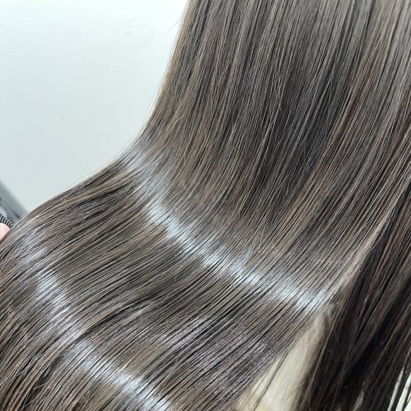 話題の最新髪質改善の純度100%の最高級コラーゲンと超高濃度水素配合の[ウルトワトリートメント]|Frames hair&relax 高崎