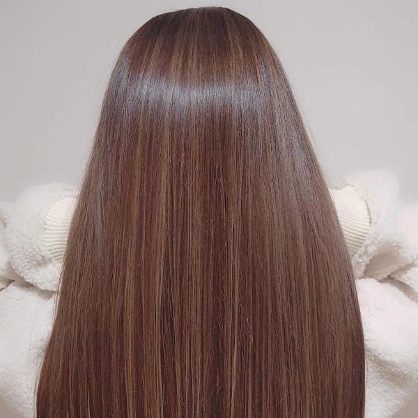 《白髪ぼかし》ダメージレスで艶やかな仕上がりを実現♪|aluss with AKROS omotesando