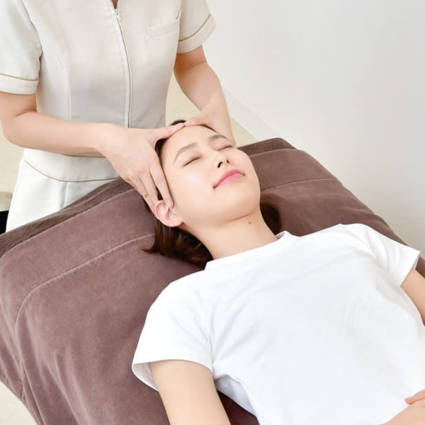 「ヘッドリフレクソロジー」と「ドライヘッドスパ」の違いは?|リフレーヌ 上野店