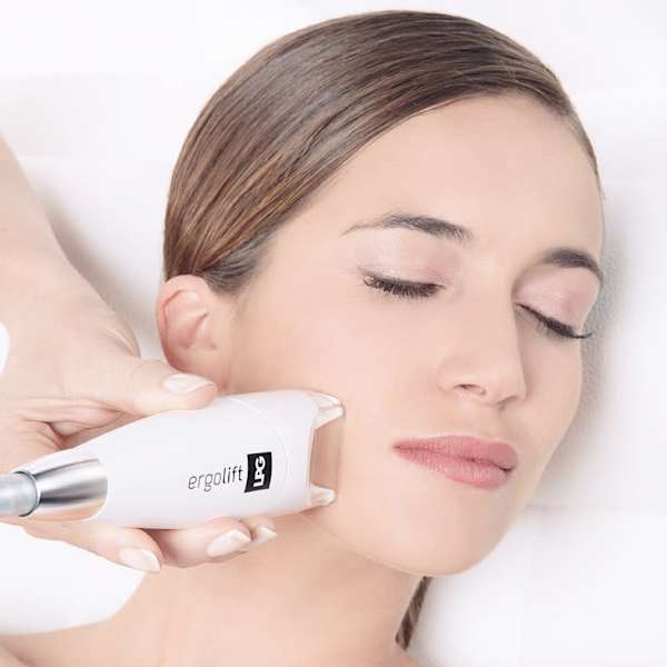 +80.2%の衝撃 注入しない美肌術|クリエーヌ目黒店