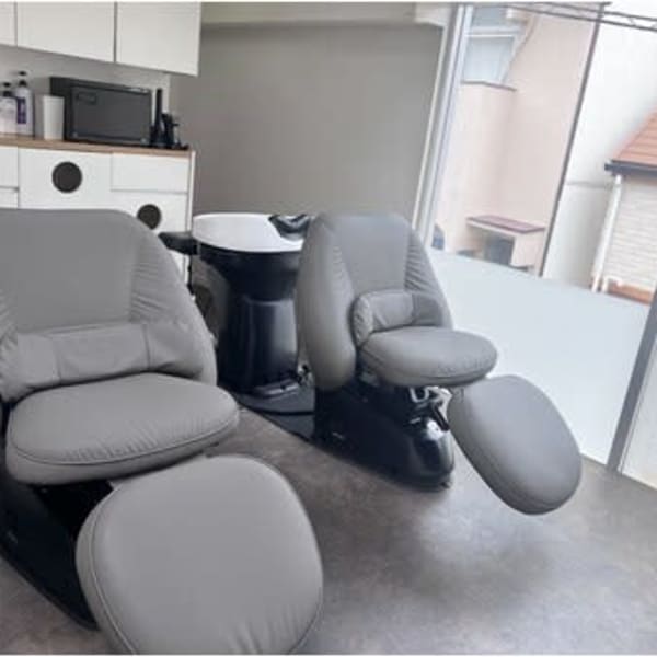 セット面は4席、シャンプー台は2台のプライベートサロンです。|nico hair design