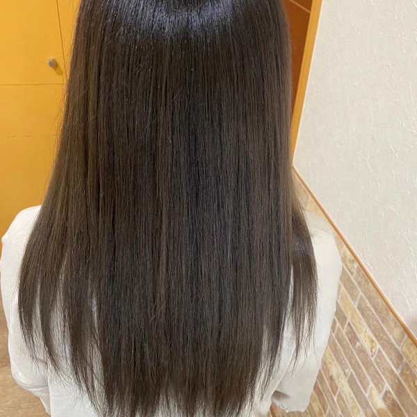 気になるクセ、広がりのお悩みを縮毛矯正で解消☆ペタンとなりすぎない自然なストレートヘアに♪|hair salon Wish