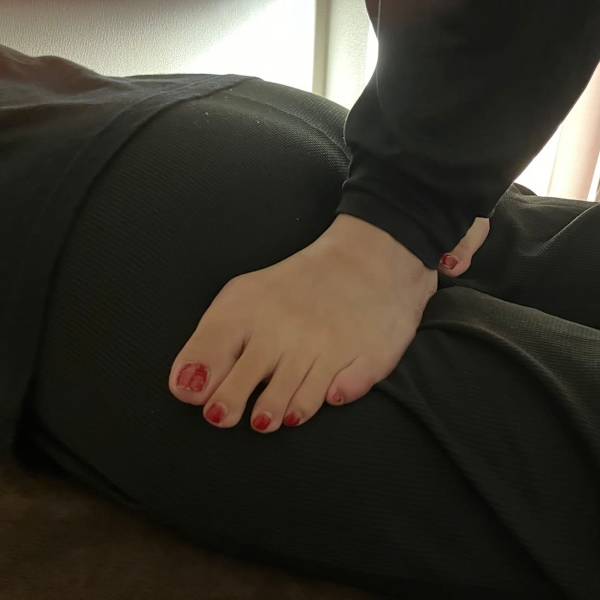 手もみの約3倍の力!?足ふみケアでパンパンもも裏スッキリ★ぐ~っと筋肉をつぶすイメージです!|女性専門サロン【オイルトリートメント&足踏み】PrivateSpaDEEP 学芸大学