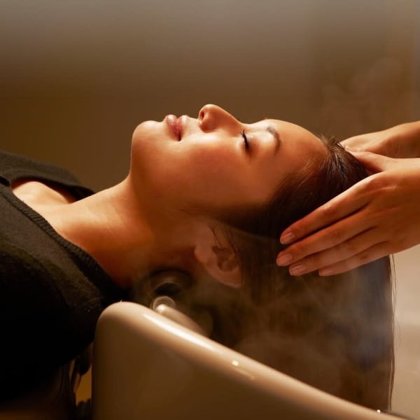 《本格ヘッドスパ＆頭浸浴》頭皮環境改善をして理想の美髪へ導く 至福のリラクゼーションタイム♪|Trans Beauty&Spa