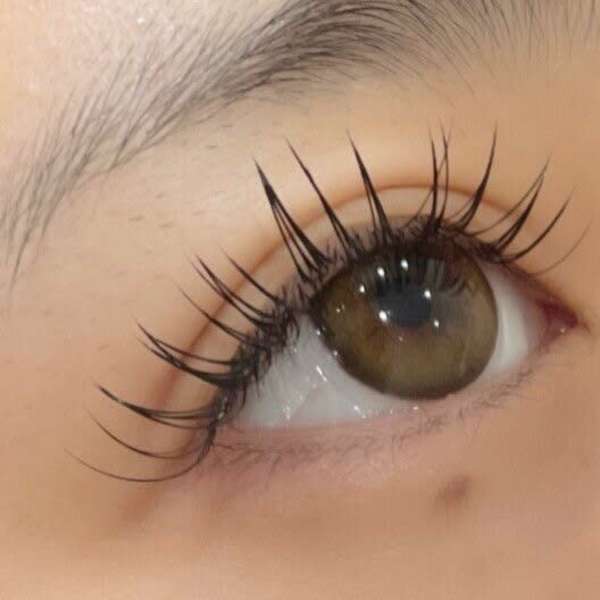目元可愛さ倍増♪豊富な経験と繊細な技術に定評有り☆持ちの良い大人気のフラットマットも導入！春日大野城|chipie eyelash